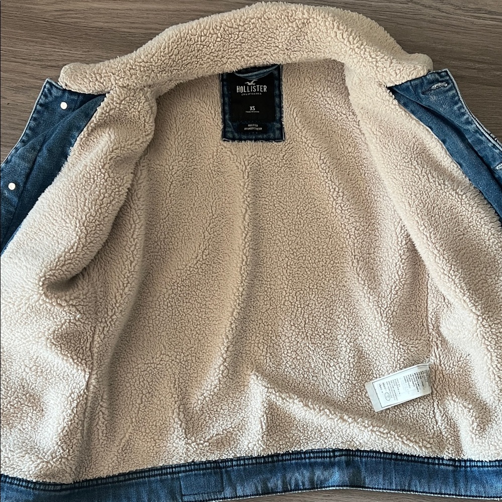 Hollister Light Blue Denim Jacket with Sherpa Lining - Picture 3 of 6